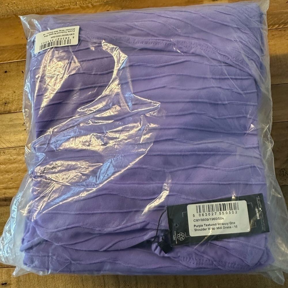 PrettyLittleThing PURPLE TEXTURED STRAPPY ONE SHOULDER WRAP MIDI DRESS - Picture 6 of 7